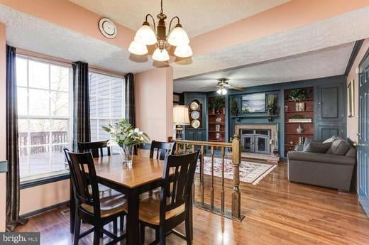 Breakfast Area overlooking family room - staging